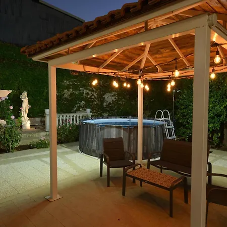 펜션 Vacation With Private Pool, *