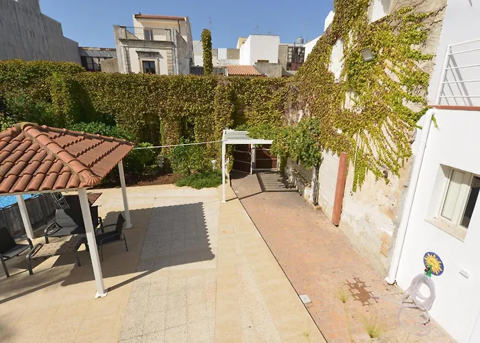 Vacation With Private Pool, Vakantiehuis Floridia