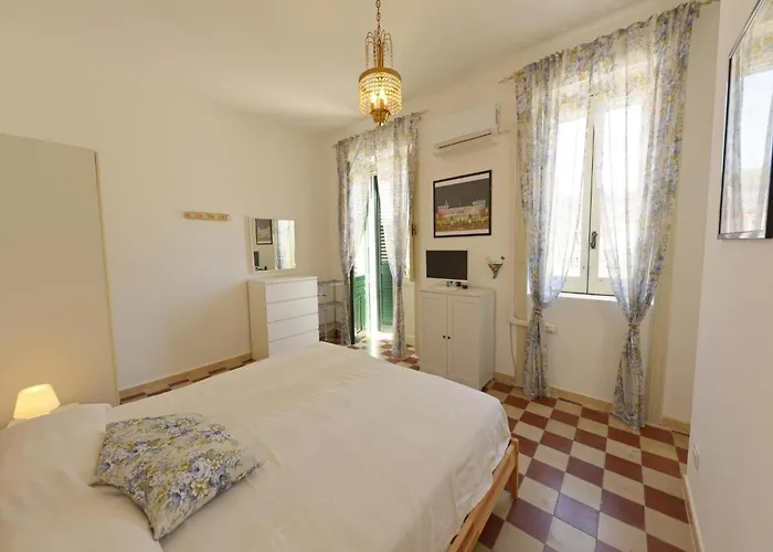 Vacation With Private Pool, Vakantiehuis Floridia