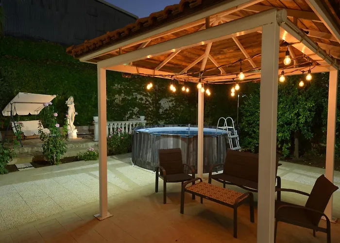 Vakantiehuis Vacation With Private Pool, *